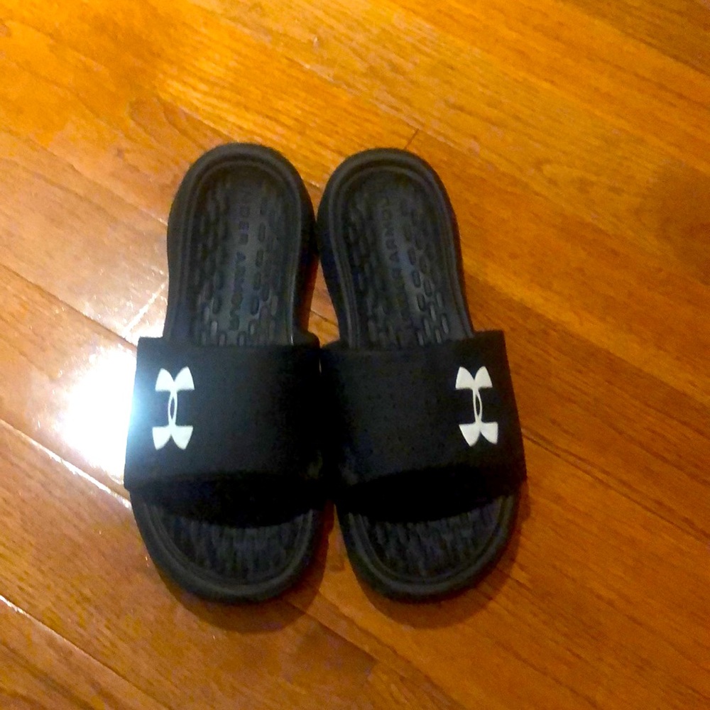 UNDER ARMOUR FLIP FLOPS
